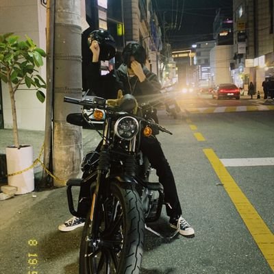 riwonchae's profile picture. 𝓘 𝓱𝓪𝓽𝓮 𝓶𝔂𝓼𝓮𝓵𝓯 𝔀𝓱𝓮𝓷 𝓘 𝓵𝓸𝓸𝓴 𝓽𝓱𝓻𝓾 𝓽𝓸 𝓽𝓱𝓮 𝓶𝓲𝓻𝓻𝓸𝓻
𝑽𝒊𝒗𝒐 𝒑𝒐𝒓 𝒚 𝒑𝒂𝒓𝒂 𝑯𝒚𝒖𝒏𝒈𝒘𝒐𝒏𝒏𝒊𝒆♡
𝟎𝟔 | 𝟏𝟕