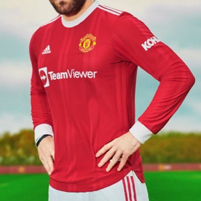 i like to keep an eye out for the increasingly rare phenomenon of long sleeved football shirts.