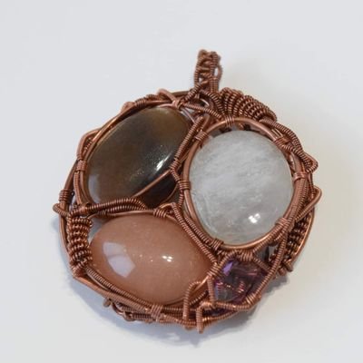 I create a variety of wire-wrapped jewelry, trinkets, and artifacts. Custom orders and questions are encouraged!
https://t.co/EOFal4pZ4o