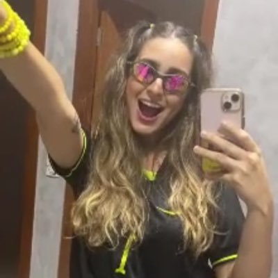 As pessoas me descrevem como louca, tire suas próprias conclusões.