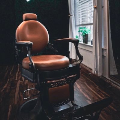 barber 💈 with a huge passion for shaving hair and sex 🐍🍆 let’s shave your head, undercut? sidecut? you name it I have you covered. lover of natural hair