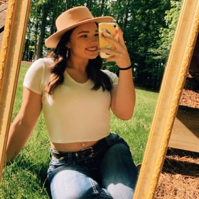 Welcome to my new page. Gotta love exes that sabotage your shit. Just a good ol country girl with a lil bit of a freaky side 😏