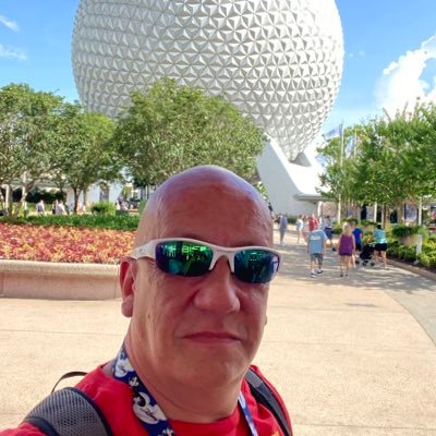 munell's profile picture. Disney fanatic. personal assistant to 3 hyper hairy bairns. hakuna matata, ohana. proud and passionate about Scotland and ma wee toon.