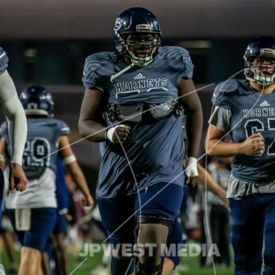Fullerton College Tackle 2023, AA in hand 🎓👨🏾🎓. 6’6 290 7Ft Wingspan 🤯.