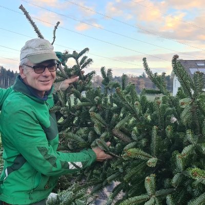 Gartenbau, Baumschule, Weihnachtsbäume
Wir realisieren Gartenträume, pflegen kleine und grosse Gärten und und produzieren mit Leidenschaft Christbäume.