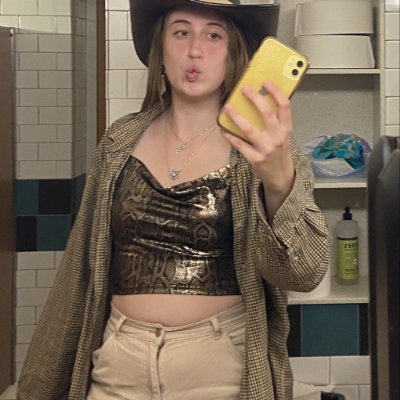 GLADYSH98248189's profile picture. 「 for txt. 」