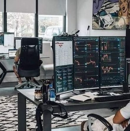 lefvelz's profile picture. 