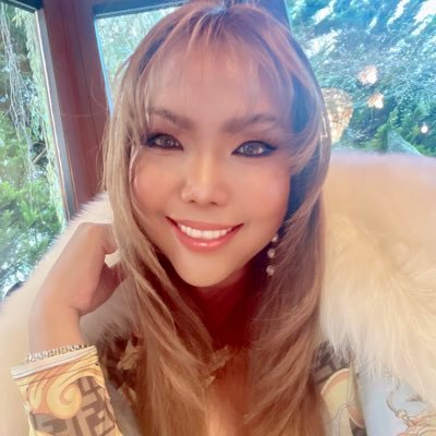 thedivasian's profile picture. 