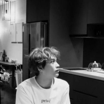 eiffelatnight's profile picture. ?? A whisper message to Met, Only he/she can open it.