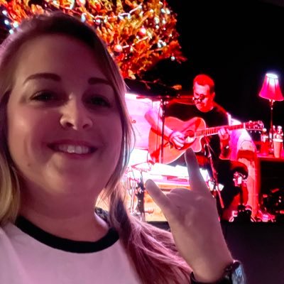 Umph Love 🤘🏼 #b4l 🌲👽🌲 Squeak Freak 👞 Reading thrillers 📚 Orange Theory ✴️ Guitar 🎸 Accountant 🧮 Dog mom 🐶