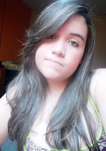 Um dia ouvi uma musica que me dizia ,
apenas não se esqueça de sorrir , sorrir , sorri