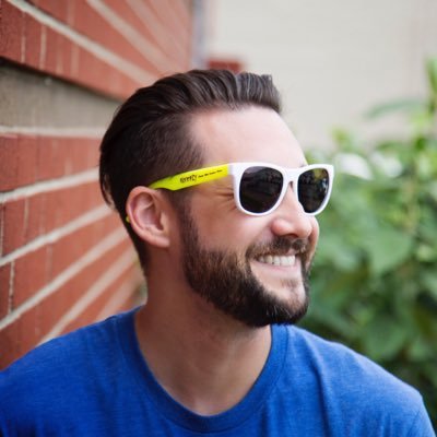 Graphic/UI/UX designer. Artist. Awful movie/pop-culture/sports fanboy. Will talk to no end about music. T’s/O’s are my own. https://t.co/pvrY5IMbdp