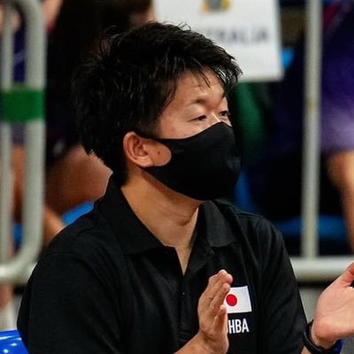 鍼灸アスレティックトレーナー｜出張パーソナル｜スポーツチーム帯同｜大学講師｜コーフボール日本代表｜勉強会運営などフリーで活動してます。(裏垢はこちら @owvas_design ) #ばートレ