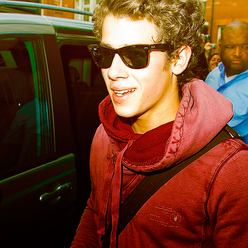 falsenik's profile picture. You're far from the usual.