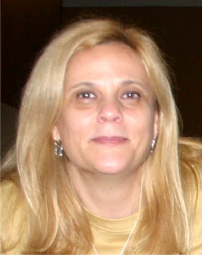 tmchaves's profile picture. Como toda geminiana vivo um paradoxo em todos os sentidos.
Séria e extrovertida, apaixonada e descrente, água e vinho. Amo meu filho, cinema e rock.