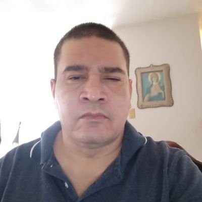 Soy soltero,me gusta bailar,escuchar musica y alegre