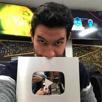 Creador Digital / Periodista / Locutor & Voice Over / Activista #Veganismo / Co-fundador @alpresswc / Creador @efectoX2 /👽🤖🔥🍀🍑