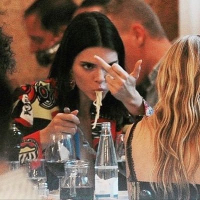 BarbieeeYI's profile picture. Merezco lo mejor del mundo y no estoy dispuesta a conformarme con menos. Ni lambona, ni hipócrita, egoísta desde el 98.