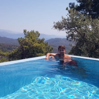 mrcbzk's profile picture. 💻 Entrepreneur | 🖋 ~ 📩 soon@soon