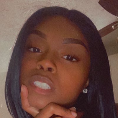 realtweeting_'s profile picture. Lifestyle so rich and famous!! 💙