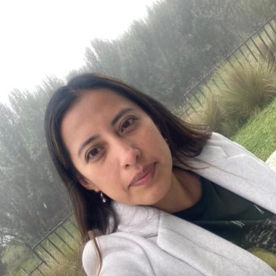 Mamá hija hna tía Trabajo dependiente e independiente. Ing industrial enamorada del mktng y apasionada de las finanzas Soñadora con pies en la tierra MUJER REAL