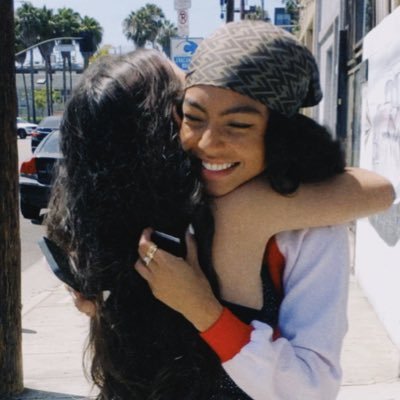 eu e any gabrielly dançando no palco (she/her) - fan account