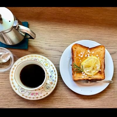 モーニング、スコーン、タルト中心でパンケーキハントを生業にしてる(?)関西のパンケーキハンターです！主に梅田、なんば、京都でハント中。たまに名古屋。 御朱印・戦国武将・神社仏閣・城巡りが趣味。和柄好き、武将、龍が好き。龍🐉に所縁のある寺社の御朱印専用を集め中。ヘッダーはハマり中のくま❤︎