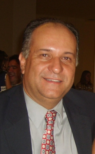 Doctor en Ciencias Veterinarias, asesor de empresas ganaderas en el área de producción y reproducción bovina de carne.