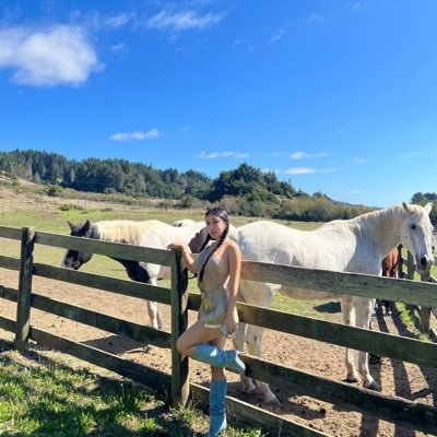 I'm from Australia. I immigrated to the United States with my parents at the age of 18. I'm a physical store investor and a clothing design brand shareholder.