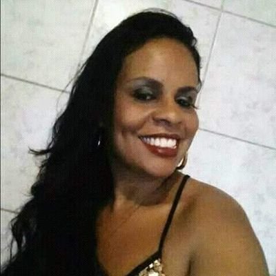 mulher negra,mãe solo,feminista e claro de esquerda!mulherão da poha né?eu sei