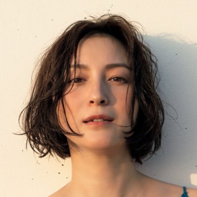 広末涼子写真集「C’est la Vie」の公式ツイッターです。集英社から #22年ぶりの写真集 全国の書店で販売中💎ツイートは写真集スタッフが行っております。アマゾンhttps://t.co/Twfnx4M3k7 セブンhttps://t.co/wAfQ9Cw3uR 楽天https://t.co/lzVnTVvhOY