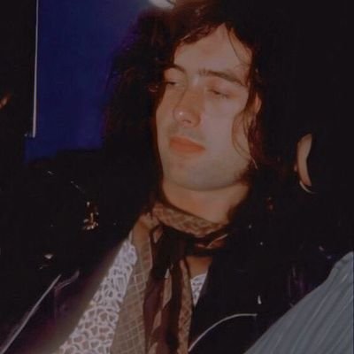 fake account, i am not jimmy page !
admin is 19 | @RA1NSONG 、home is where the heart is...