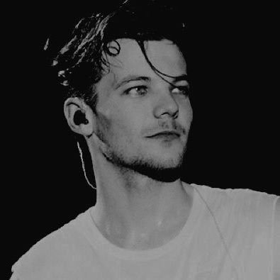 thundercawidow's profile picture. but you know i’m holding on to heartache.