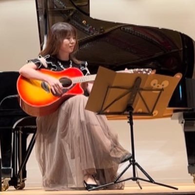 2021年1月〜弾き語り練習開始🎸音楽経験ゼロの40代主婦/仕事家事子育て(大4高3姉妹)の合間にギター練習🎸SaucyDog/Official髭男dism/sumika/嵐💚拙いギターですが上手くなれるようマイペースに頑張ります!次女吹部応援の為低浮上中ですがどうぞよろしくお願いします😊
