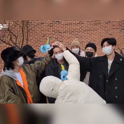 その辺にいるシンママ。小学生の娘とBTS推してます💜SKZ、チャウヌ、ソンガン、ナイヌにも溶けてます🫠とりあえず変な人です。SKZ垢→@messon2000