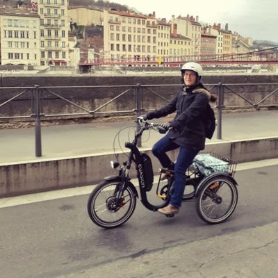 Tribulations urbaines d'une handie J'ai repris le 🚲 après 10 ans d'interruption pour raisons de santé
🐘 @enpmr@piaille.fr 🟦@enpmr.bsky.social