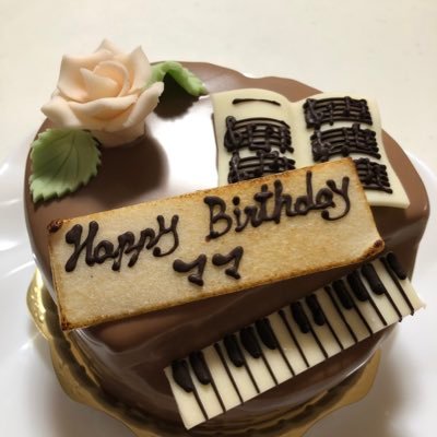ピアノを教えたりいろいろやってます🎼🎹仕事と食べ盛り小学生兄弟の育児👬で毎日てんてこまい。コンサートに行くのが息抜き🎶お笑い、旅、音楽、食べる事が大好きです😋推しは推せる時に推す☺️牛田智大さん🐮🎹、九響、スピッツ(bergen1995〜)🎸のファンです✨ポストはぼちぼち。よろしくお願いします☺️