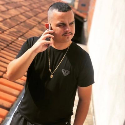 Economista e Sociólogo! Estudante de Filosofia e amante da Política! Tudo que o Diabo gosta
