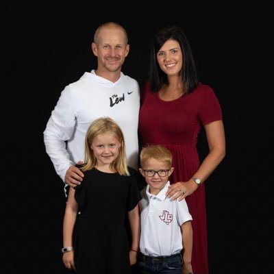 Husband to Carli, Father to Kinley & Hudson, Follower of Christ Texas HS Head Football Coach Lewisville Fighting Farmers @LHSfball