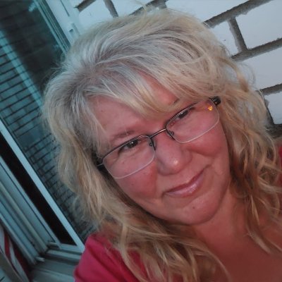 treenabryant's profile picture. Montrealer, Anglo, accounting nerd, budding gardener (pun), very nearly geriatric immature person, animal lover (mostly cats, but I have layers). Dislike fools.