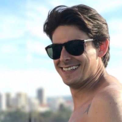 angelocomar's profile picture. Uma vida baseada na vontade em falar a frase: Siga aquele carro!