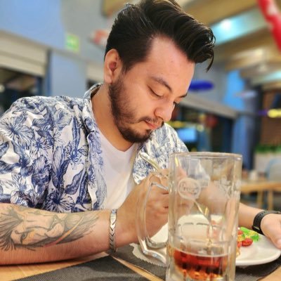 OrlandoMtzDev's profile picture. Senior Software Engineer