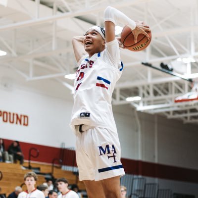 6’3 PG| Marmion Academy 23’| M-XIV Adidas gold|