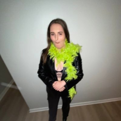 just_sarah_hall's profile picture. she/her | here, queer, and ready to fill your tl with too many harry styles and uga tweets