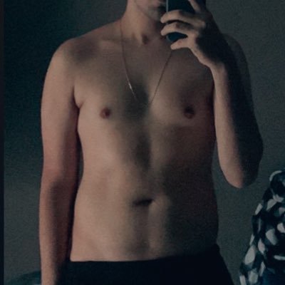 pode chamar na dm q eu retribuo com uma bela rola 🫣vem dm manda pau ou buceta.. gosto muito😮💨🤤