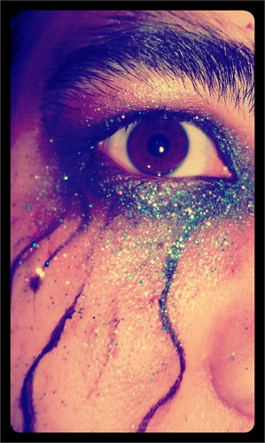 Man of Mystery, freelance make-up artist, loves photography, the performing arts and annoying people with my laugh.