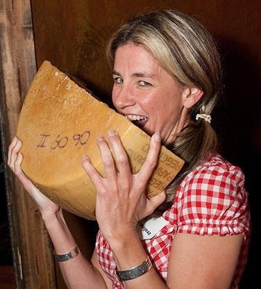 AZ native, cheesemonger, craft beer & boutique wine slinger @arcadiapremium, #cheesekids mom.