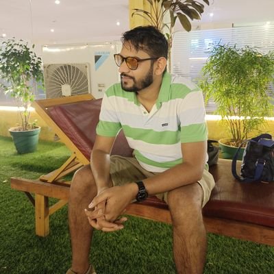 हम तो छोटे है अदब से सिर झूका लेंगे जनाब,
बडे ये तय कर लें कि उनमें बडप्पन कितना है.....