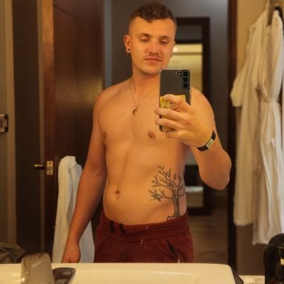 justalilgayden's profile picture. Honestly... working on my social media anxiety and fear of sharing my voice on platforms. This is my journey and I hope you enjoy the delusion.