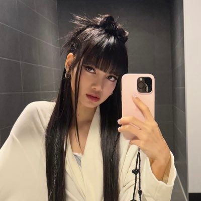 m__09b's profile picture. 🏫TU